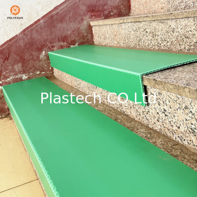 Retardante de fuego 5mm Protector de pisada de escalera de PP Tarjeta de panal de miel Feltro Superficie antideslizante de una pieza Diseño doblado Ligero Durable